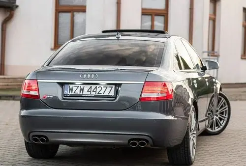 AUDI S6 