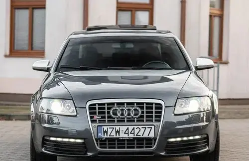 AUDI S6 