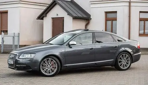 AUDI S6 