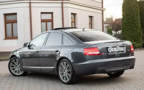 AUDI S6 