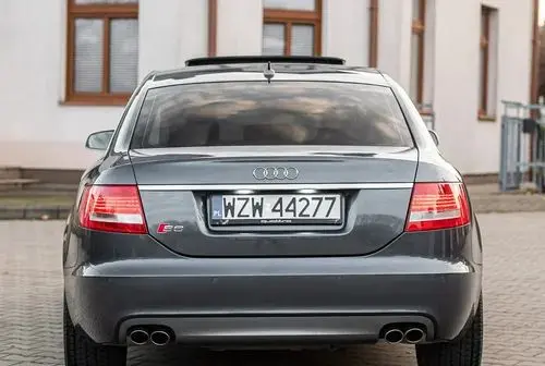 AUDI S6 