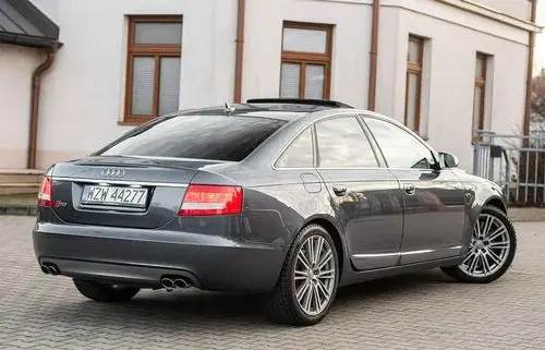 AUDI S6 