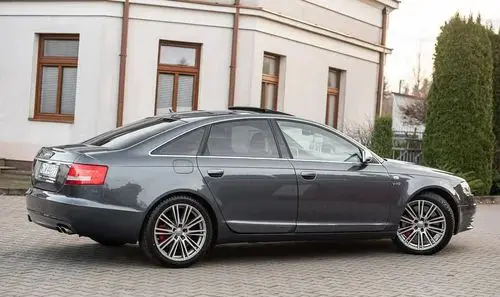 AUDI S6 