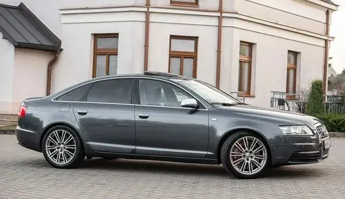 AUDI S6 