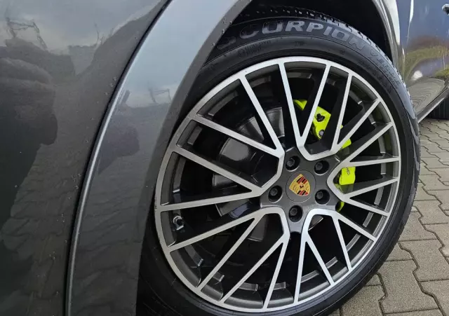 PORSCHE Cayenne Coupe E-Hybrid