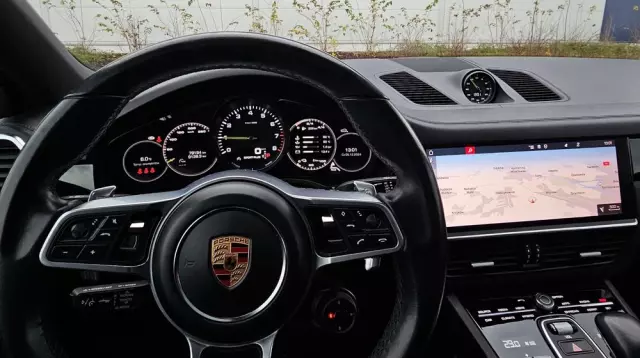 PORSCHE Cayenne Coupe E-Hybrid