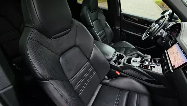 PORSCHE Cayenne Coupe E-Hybrid