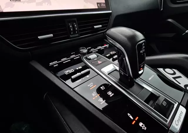 PORSCHE Cayenne Coupe E-Hybrid