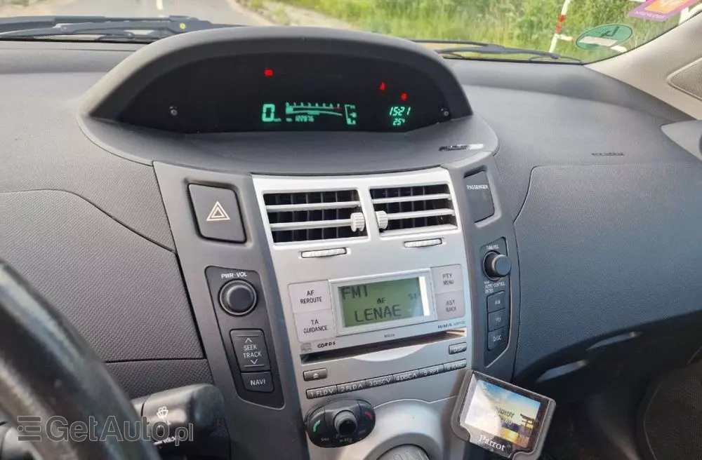 TOYOTA Yaris 1.3 VVT-i Sol