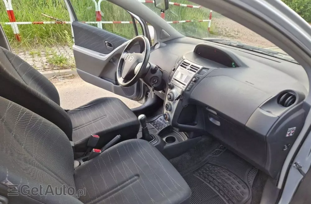 TOYOTA Yaris 1.3 VVT-i Sol