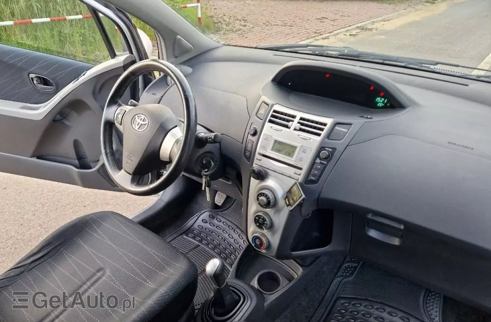 TOYOTA Yaris 1.3 VVT-i Sol