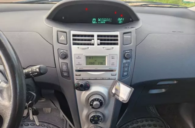 TOYOTA Yaris 1.3 VVT-i Sol