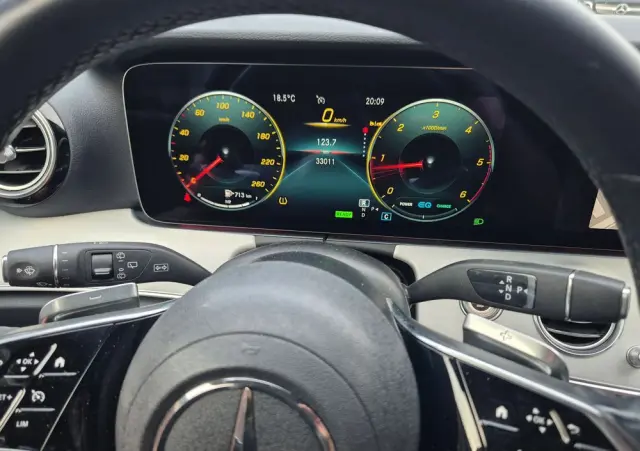 MERCEDES-BENZ Klasa E 220 d 4-Matic Exclusive