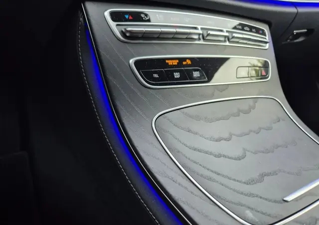 MERCEDES-BENZ Klasa E 220 d 4-Matic Exclusive