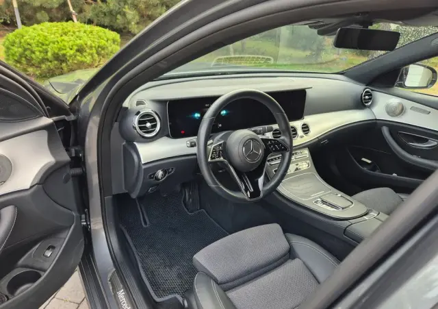 MERCEDES-BENZ Klasa E 220 d 4-Matic Exclusive