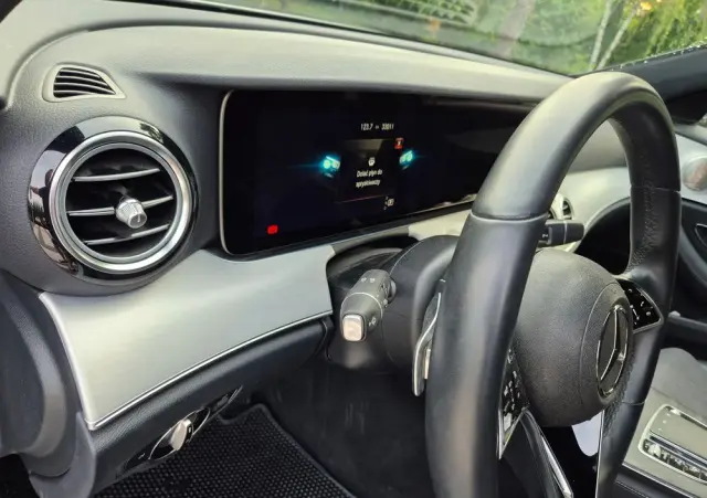 MERCEDES-BENZ Klasa E 220 d 4-Matic Exclusive