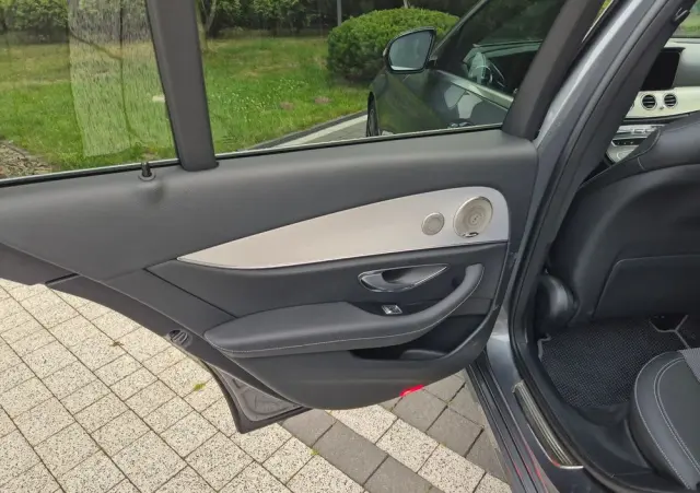 MERCEDES-BENZ Klasa E 220 d 4-Matic Exclusive