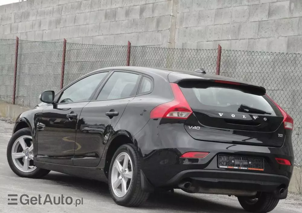 VOLVO V40 T2 Kinetic