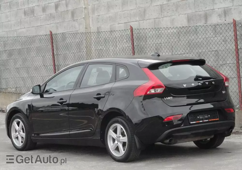 VOLVO V40 T2 Kinetic