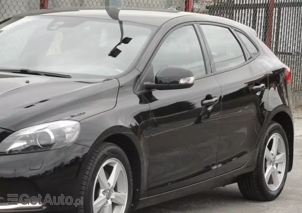 VOLVO V40 T2 Kinetic