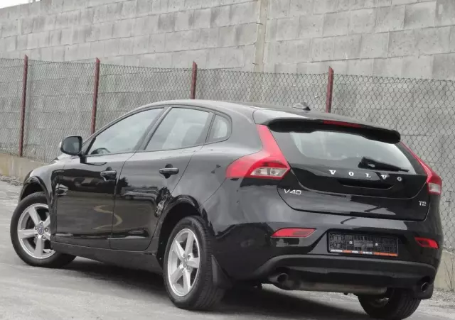 VOLVO V40 T2 Kinetic