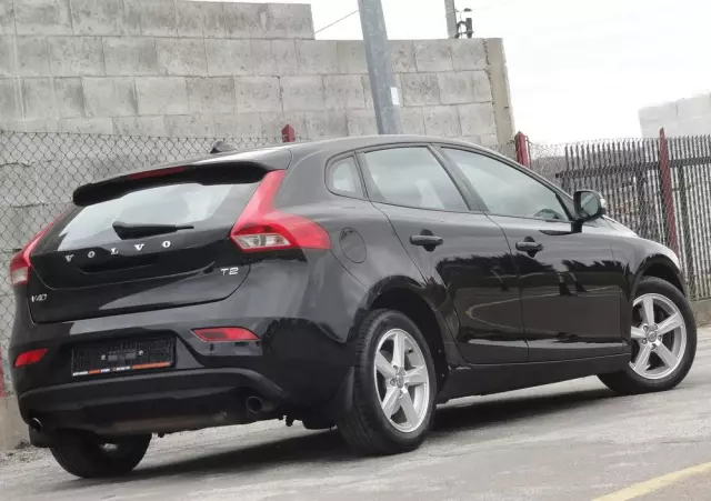 VOLVO V40 T2 Kinetic