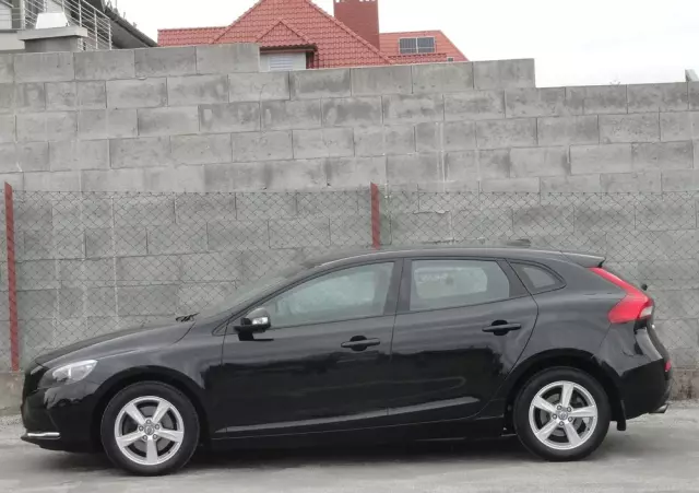 VOLVO V40 T2 Kinetic