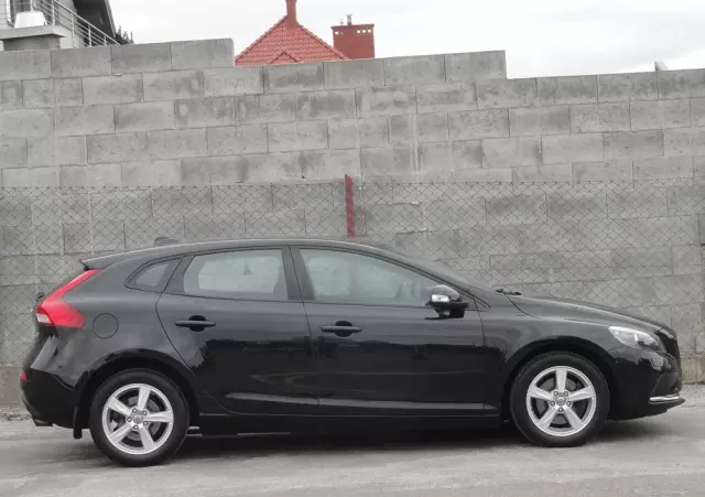 VOLVO V40 T2 Kinetic