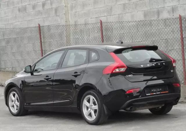 VOLVO V40 T2 Kinetic