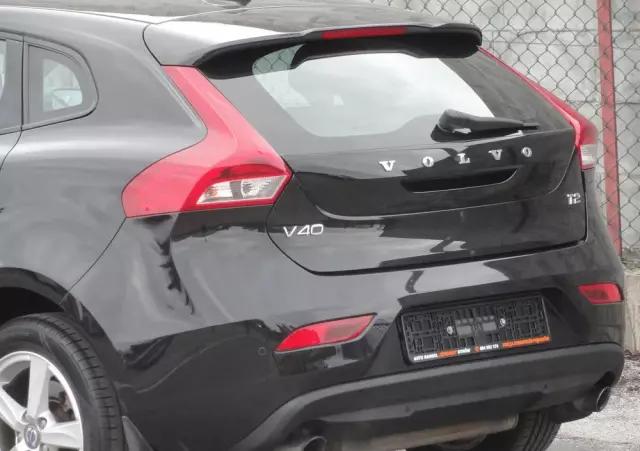 VOLVO V40 T2 Kinetic