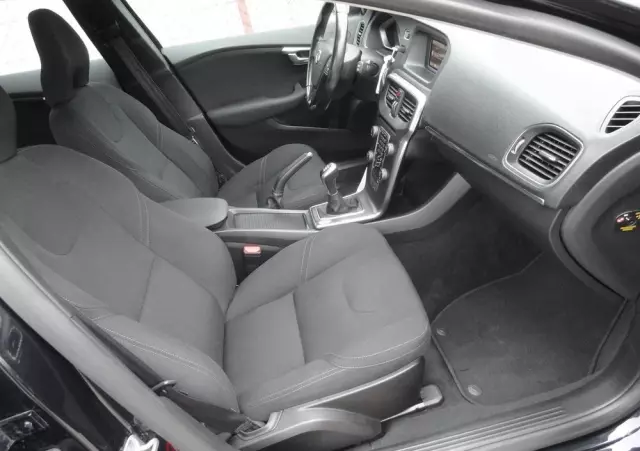 VOLVO V40 T2 Kinetic