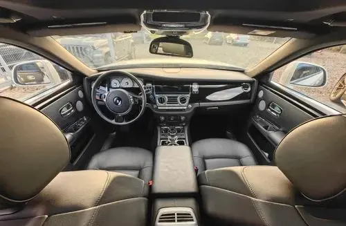 ROLLS-ROYCE Ghost 