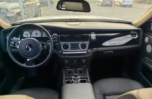 ROLLS-ROYCE Ghost 