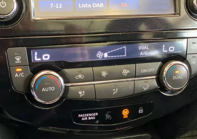 NISSAN Qashqai 1.6 DCi Tekna