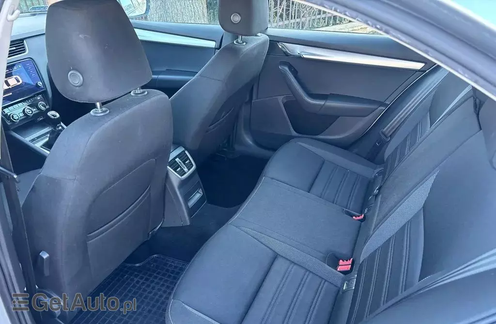 SKODA Octavia 