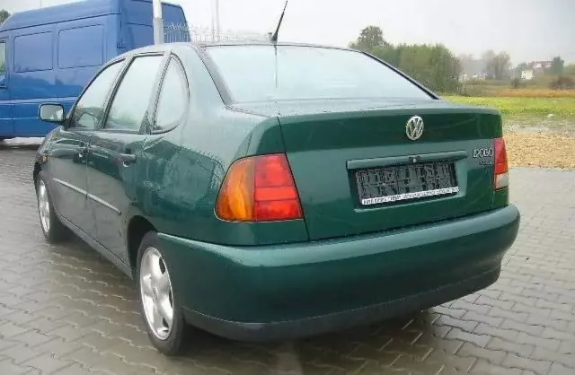 VOLKSWAGEN Polo 