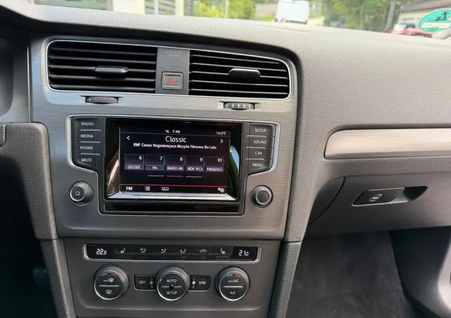 VOLKSWAGEN Golf 
