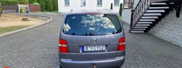 VOLKSWAGEN Touran 