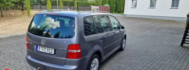 VOLKSWAGEN Touran 