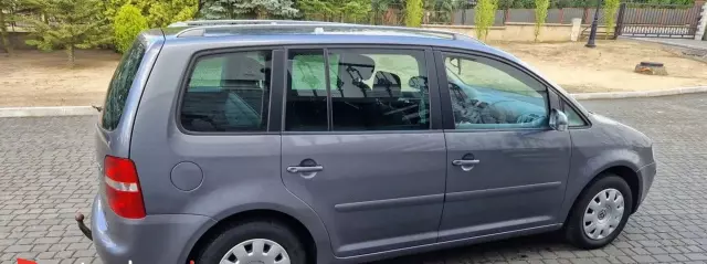 VOLKSWAGEN Touran 