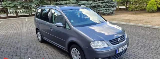 VOLKSWAGEN Touran 