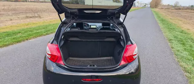 PEUGEOT 208 1.6 e-HDi Allure STT