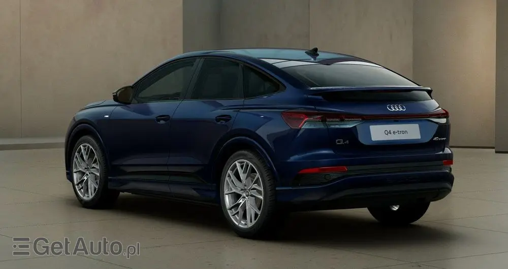 AUDI Q4 e-tron 