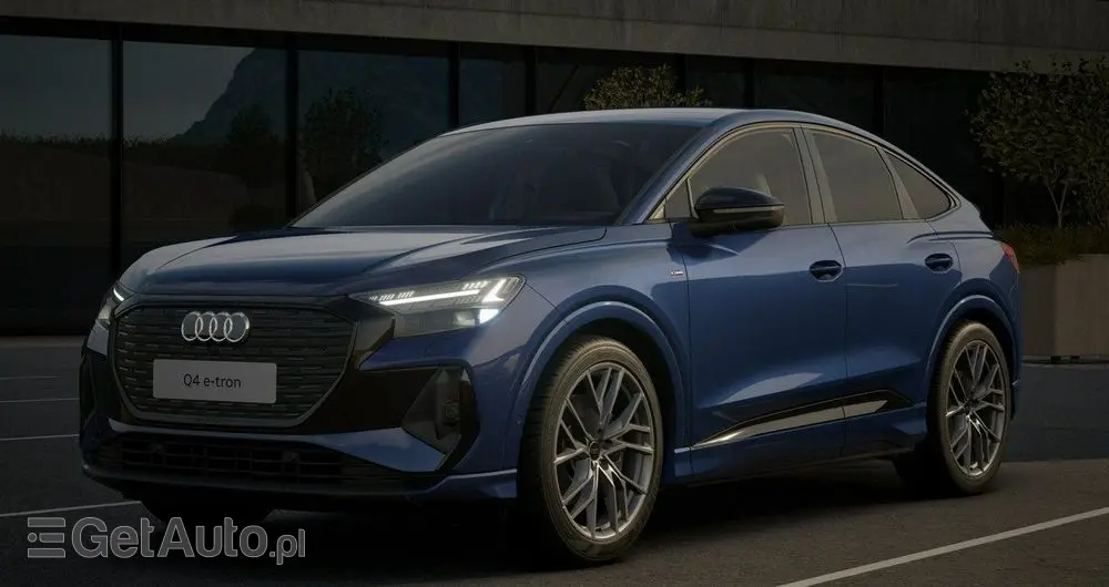 AUDI Q4 e-tron 