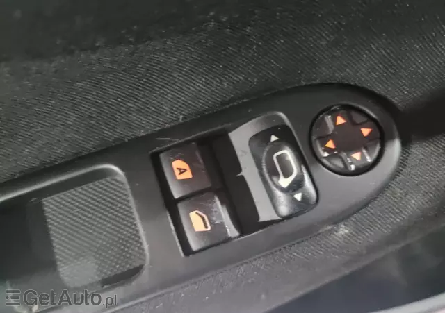 PEUGEOT 207 1.4 16V Sporty