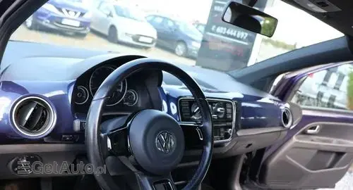 VOLKSWAGEN Up! 