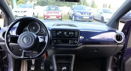 VOLKSWAGEN Up! 