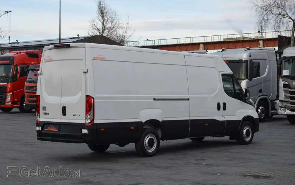 IVECO DAILY MAXI 35S14 / 2.3 - 140 KM / AUTOMAT HI-MATIC / NOWY MODEL / 3 OSOBY / DOSTAWCZE / BLASZAK / KAMERA COFANIA / TEMPOMAT / KLIMA / 2022 / SERWISOWANY / SPROWADZONY Z NIEMIEC 