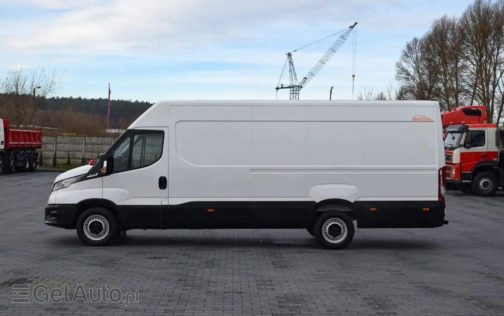 IVECO DAILY MAXI 35S14 / 2.3 - 140 KM / AUTOMAT HI-MATIC / NOWY MODEL / 3 OSOBY / DOSTAWCZE / BLASZAK / KAMERA COFANIA / TEMPOMAT / KLIMA / 2022 / SERWISOWANY / SPROWADZONY Z NIEMIEC 
