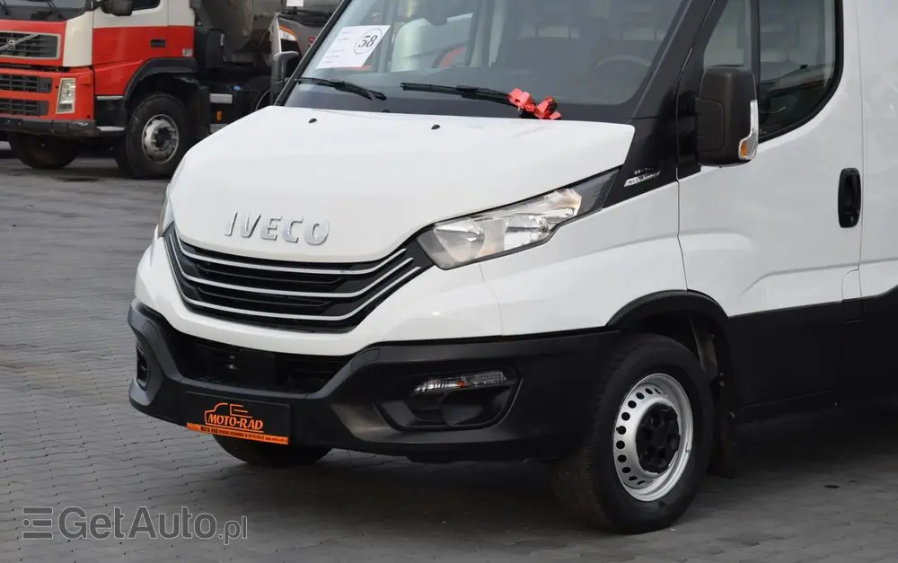 IVECO DAILY MAXI 35S14 / 2.3 - 140 KM / AUTOMAT HI-MATIC / NOWY MODEL / 3 OSOBY / DOSTAWCZE / BLASZAK / KAMERA COFANIA / TEMPOMAT / KLIMA / 2022 / SERWISOWANY / SPROWADZONY Z NIEMIEC 